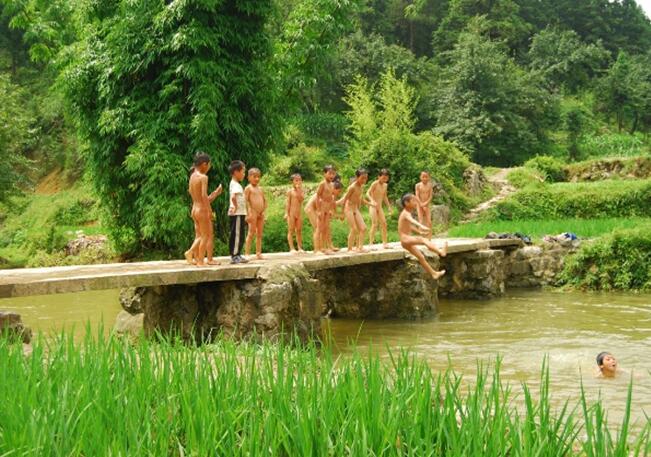 真懷念農(nóng)村孩子鳧水的畫面(圖6)