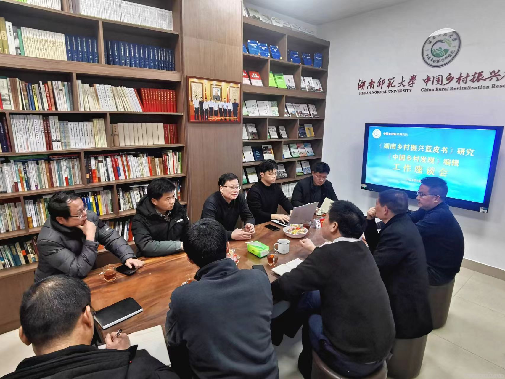 我院舉行《湖南鄉(xiāng)村振興藍(lán)皮書》研究與《中國鄉(xiāng)村發(fā)現(xiàn)》編輯工作座談會(huì)(圖2) 62a59af1d034b68c3bcaca28834c8f0.jpg