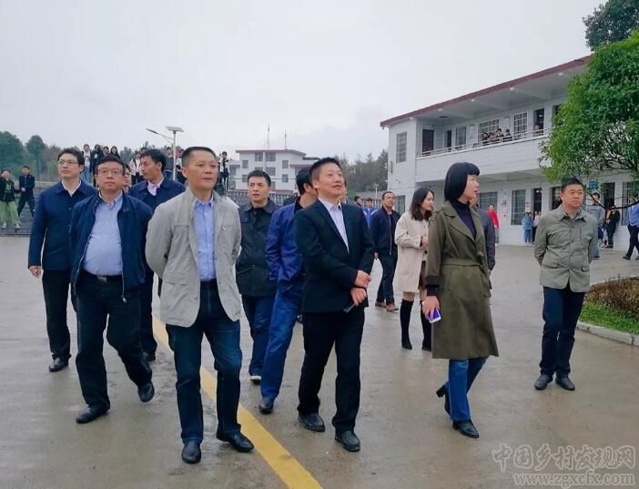 "脫貧攻堅(jiān)與鄉(xiāng)村振興有機(jī)銜接"研討會(huì)在武岡舉行(圖5)