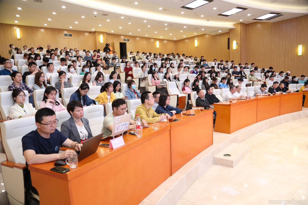 陳錫文蒞臨我校指導(dǎo)并作學(xué)術(shù)報(bào)告(圖8)